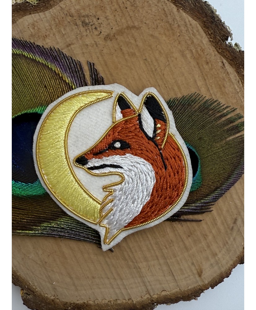 Broche renard brodée main élégante et originale