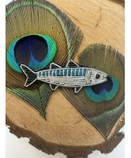 Broche maquereau brodée à la main, bijou textile poisson original inspiré de la mer